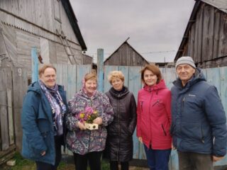 Акция "Поздравление жителей деревни Редуть с Днём пожилого человека"
