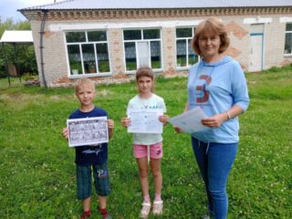 Раздача памяток "Безопасное лето"