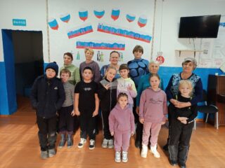 Игровая программа "Хорошо нам рядышком с дедушкой и бабушкой"